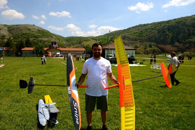 Model uçaklar gökyüzünü renklendirdi