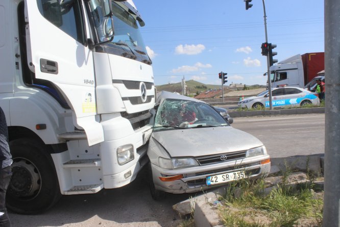 Konya'da tır ile otomobil çarpıştı: 2 yaralı