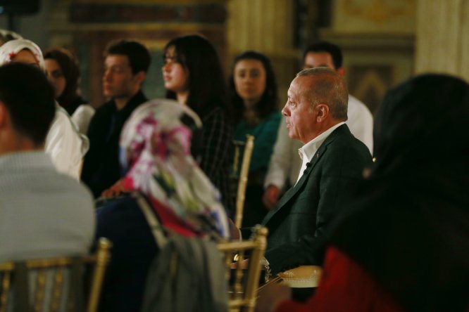Cumhurbaşkanı Erdoğan, gençlerle buluştu