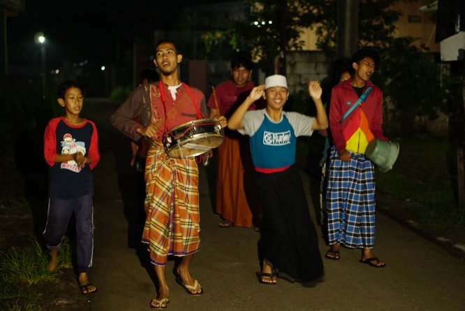 HUZUR VE BEREKET AYI RAMAZAN - Endonezya'da sahura kaldırma geleneği çocuklara emanet