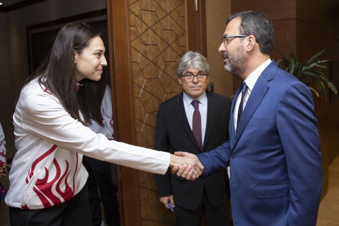 Bakan Kasapoğlu, milli tekvandocuları kabul etti