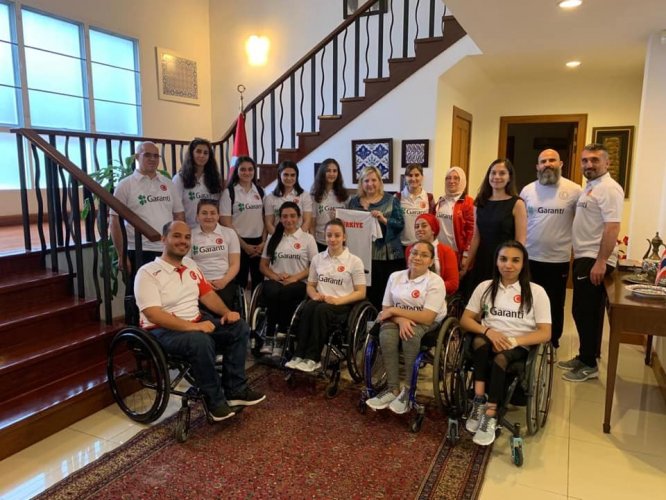 Bangkok Büyükelçisi, U25 Tekerlekli Sandalye Basketbol Bayan Milli Takımı'nı ağırladı