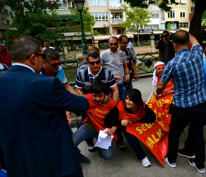 İzinsiz basın açıklamasına gözaltı