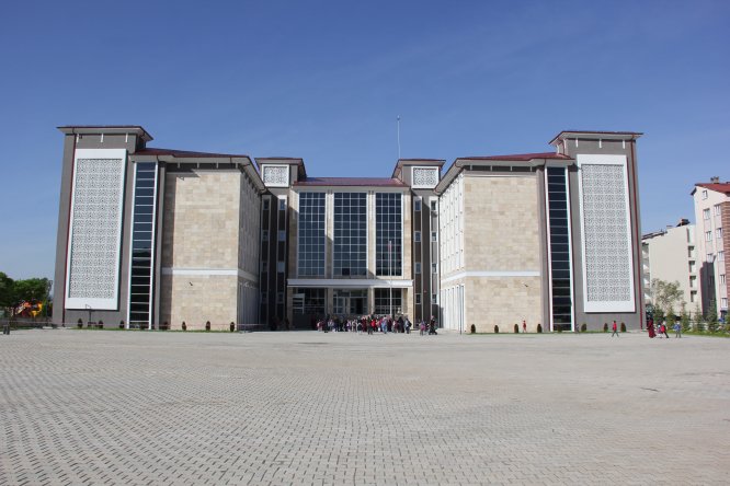 Zara'da Gazi ilkokulu yeni binasında eğitime başladı