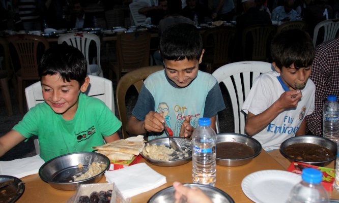 Hatay'da bin kişi iftar sofrasında buluştu