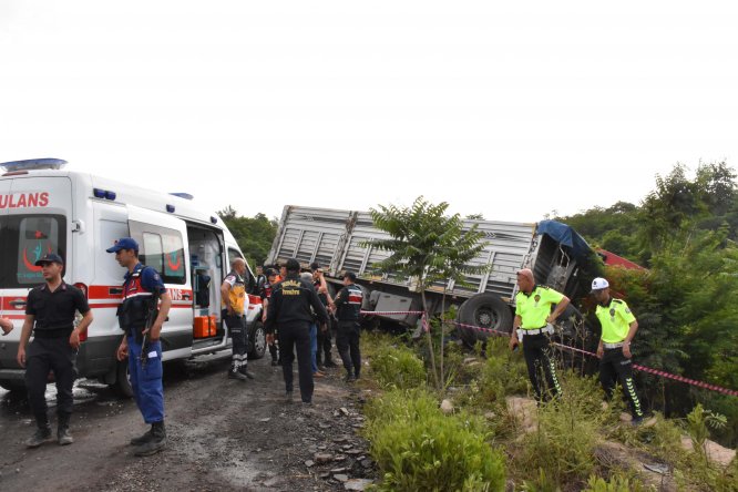 Muğla'da otomobil ile tır çarpıştı: 1 ölü, 2 yaralı