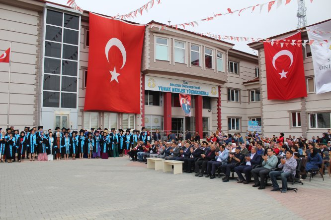 Yunak Meslek Yüksekokulunda mezuniyet töreni