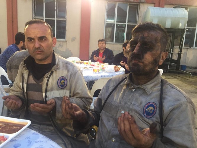 Madenciler iftar yaptı