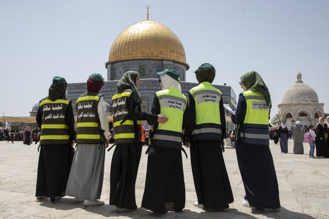 Mescid-i Aksa'da ramazanda düzeni gönüllü kadınlar sağlıyor