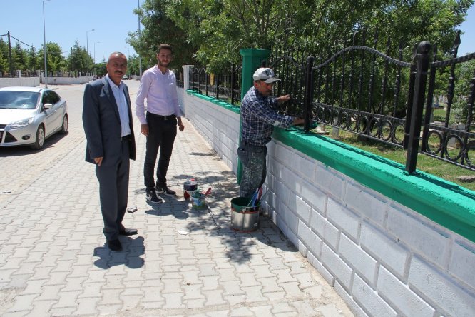 Yalıhüyük'de mezar duvarları boyanıyor