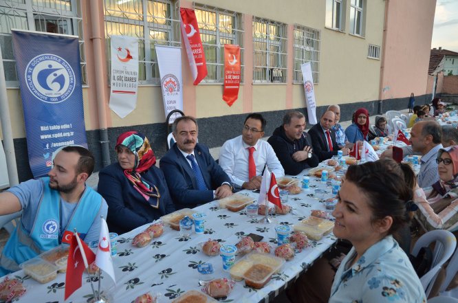 Türk ve mülteci aileler, kaynaşma iftarında buluştu