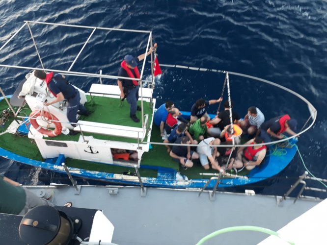 FETÖ şüphelileri tekneyle Yunanistan'a kaçarken yakalandı