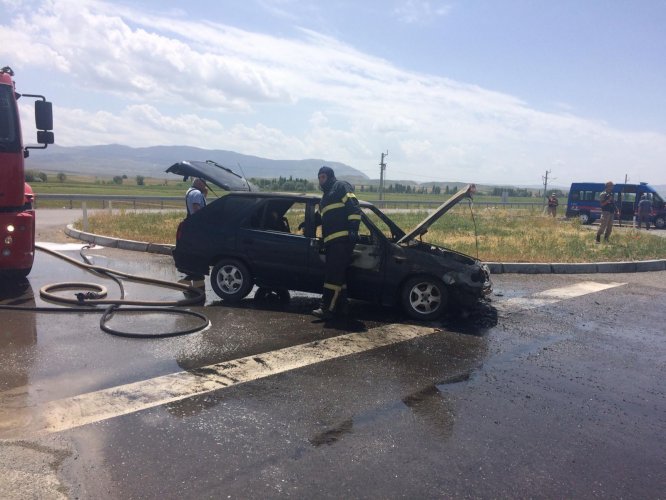 Ulaş'ta seyir halindeki otomobil yandı