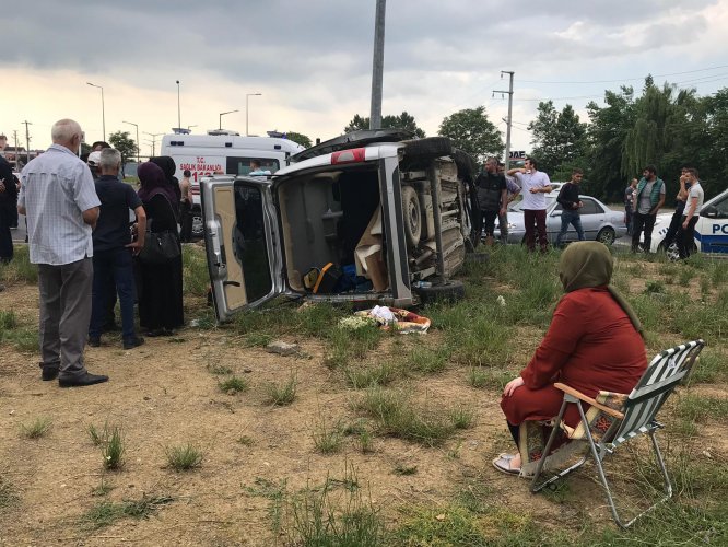 Düzce'de otomobil ile panelvan çarpıştı: 6 yaralı