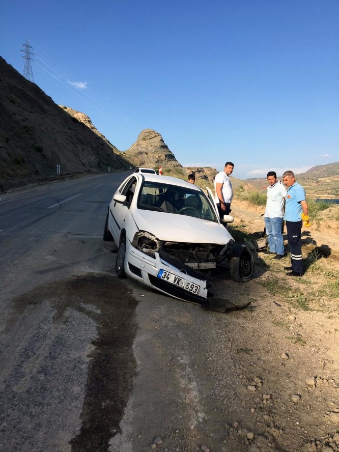 Suşehri'nde trafik kazası: 2 yaralı