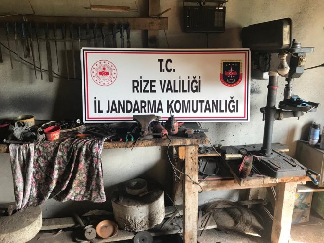 Rize'de ruhsatsız silah atölyelerine operasyon: 2 gözaltı