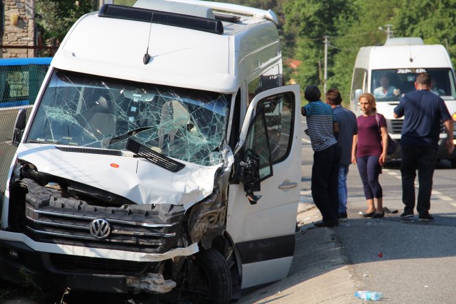 Marmaris'te Rus turistleri taşıyan minibüs tırla çarpıştı: 18 yaralı