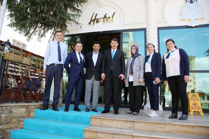 Vali Ayhan, otel işletmecilerini ziyaret etti