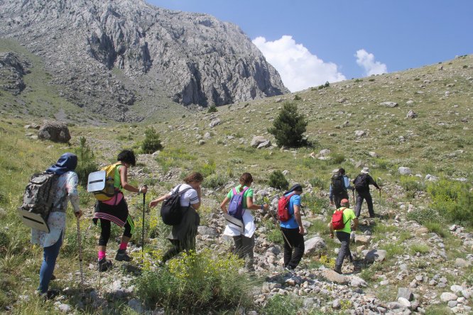Anamas Dağı'ndaki Yeşilgöl doğaseverlerin gözdesi oldu
