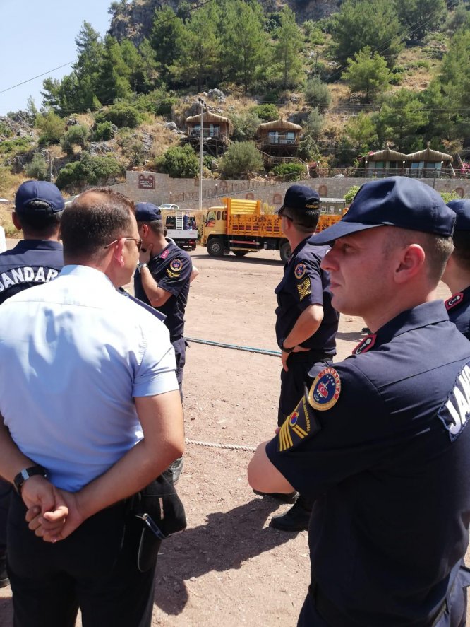 Marmaris Kızkumu Plajı'ndaki ruhsatsız su sporları parkuru kaldırıldı