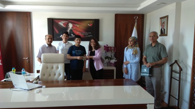 LGS'de tam puan alan öğrenci altınla ödüllendirildi