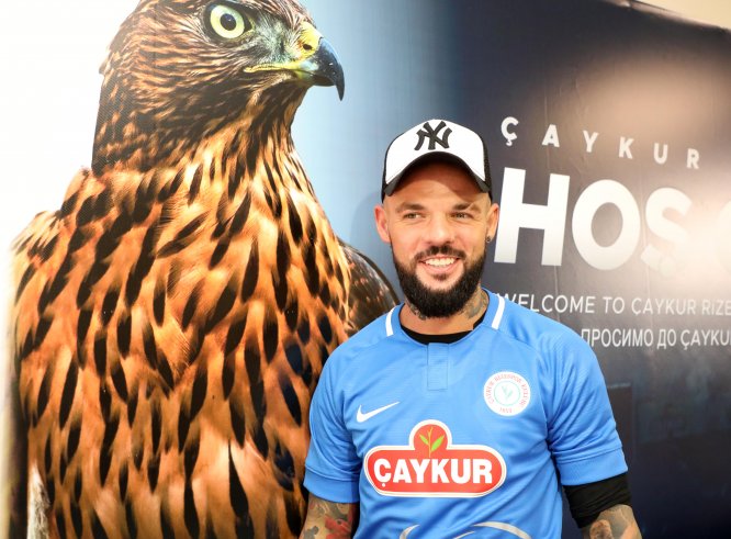 Çaykur Rizespor'da Moroziuk sözleşme imzaladı