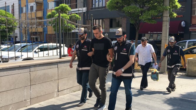 GÜNCELLEME - FETÖ şüphelisi mezuniyet töreninde yakalandı