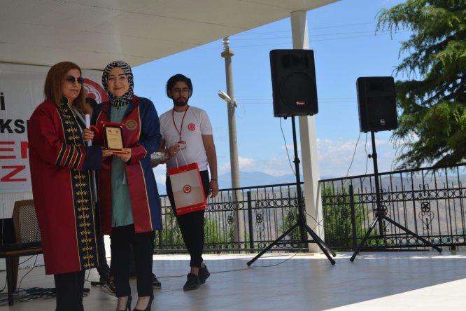 Suşehri Timur Karabal MYO'da mezuniyet töreni