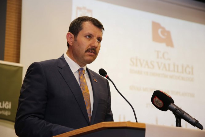 Vali Ayhan muhtarlarla buluştu