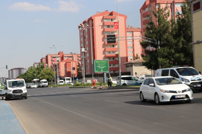 Diyarbakır'da trafik kazasında anne ve oğlu yaralandı
