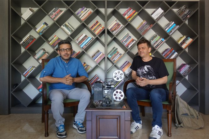 "Sanatçı, topluma ayna olmak zorundadır"