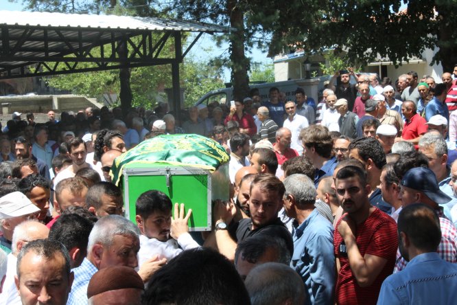 Denizde boğulan kuzenlerin cenazeleri toprağa verildi