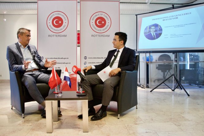 Hollanda'da "Profesyoneller Gençlerle Buluşuyor"