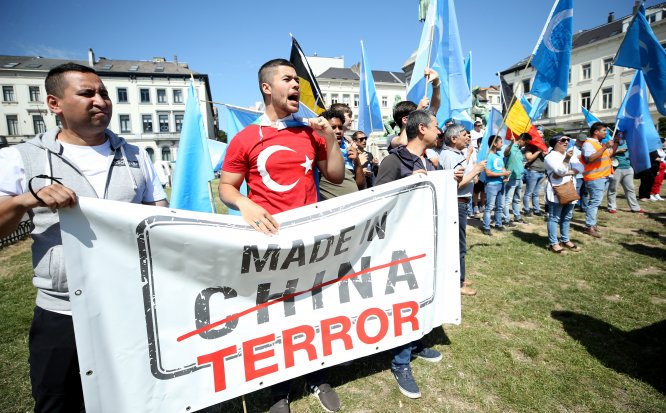 Uygur Türkleri Brüksel'de Çin'i protesto etti