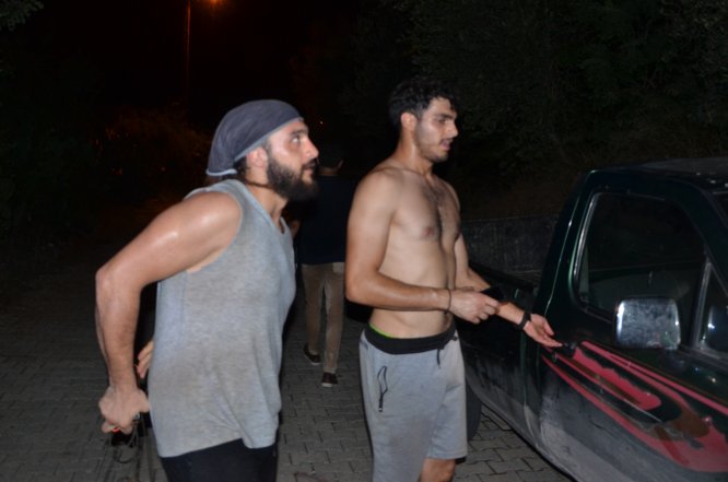 Adana'da kayalıklarda mahsur kalan öğrenciler kurtarıldı