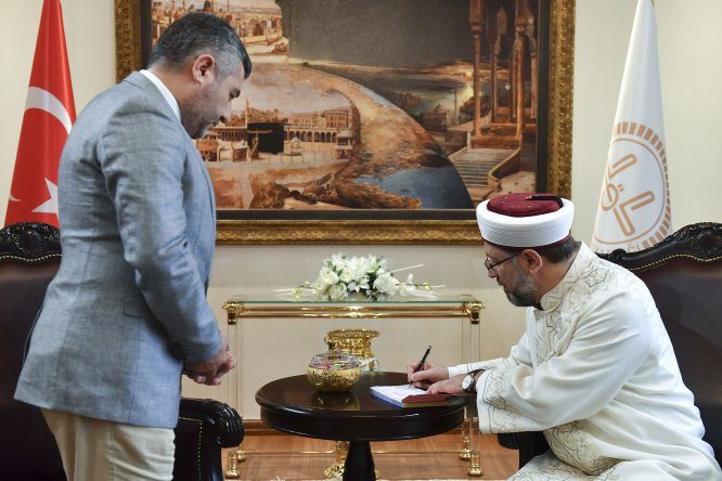 Erbaş, TDV'ye kurban bağışında bulundu