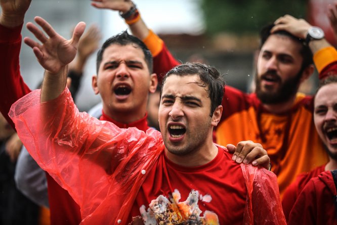 Galatasaray taraftarından protesto