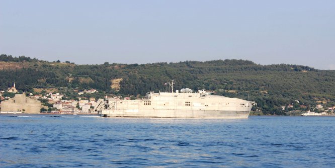 ABD askeri gemisi Çanakkale Boğazı'ndan geçti
