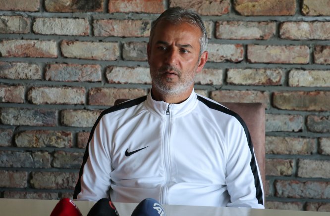 DÜZELTME - "Michael Frey transferinde kesinleşmiş bir şey yok" başlıklı haberimizin ilk spotunda, girişinde ve içeriğinde yer alan "Barış Albayrak" ifadesi "Barış Alıcı" olarak değiştirilmiştir.Haberimizi düzelterek yeniden