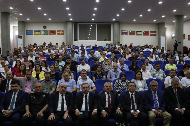 "Gazi Meclis'te O Gece" konferansı