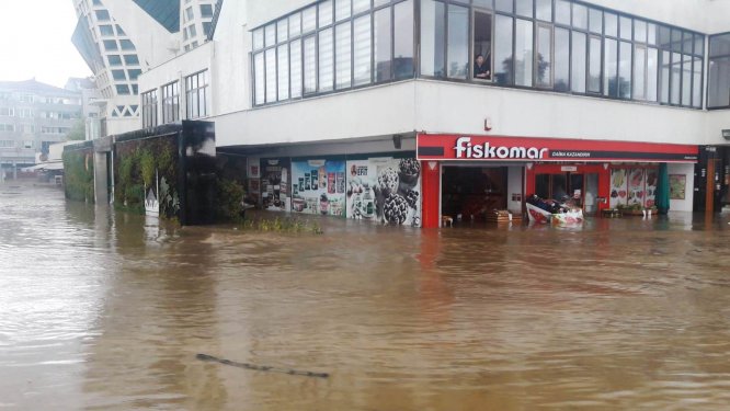 Düzce'deki su baskını ve toprak kayması