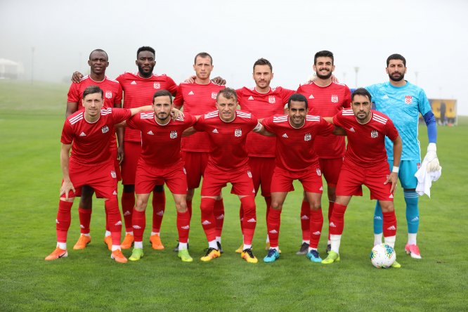 Hazırlık maçına sis engeli