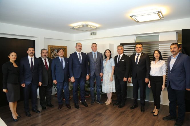 Bakan Gül'den Ankara Barosu'na ziyaret