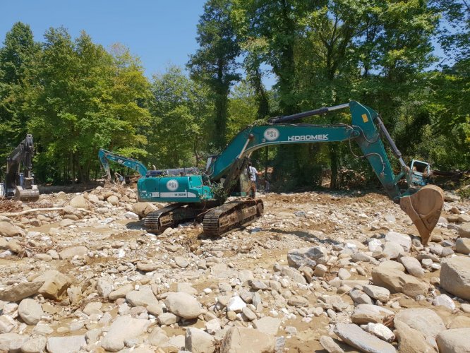Düzce'deki su baskını ve toprak kayması