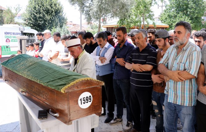 Denizde boğulan çocuk defnedildi