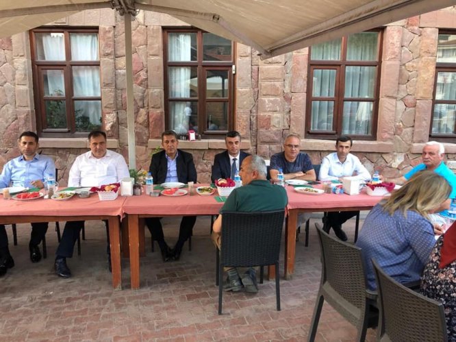 AK Parti Nallıhan İlçe Başkanlığı toplandı