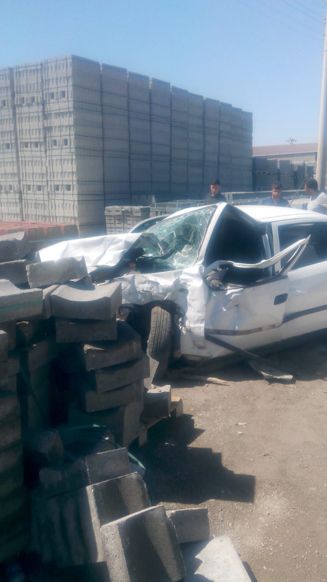 GÜNCELLEME - Parke taşı stokuna çarpan otomobilin ehliyetsiz sürücüsü öldü