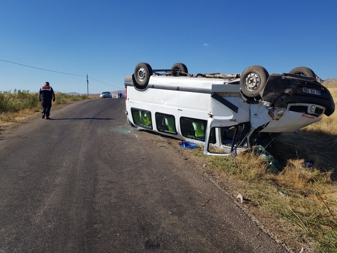 Erzincan'da düğün yolunda kaza: 12 yaralı