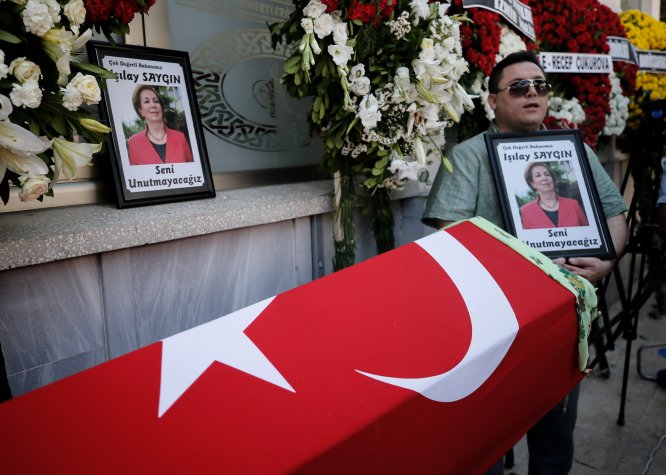 Işılay Saygın son yolculuğuna uğurlandı