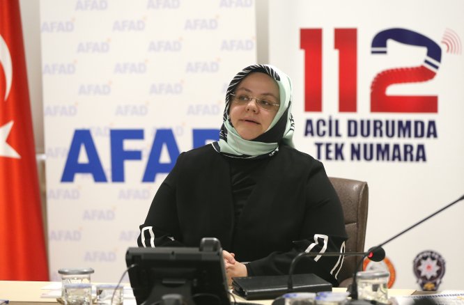 Bakan Selçuk'tan selde hayatını kaybedenlerin yakınlarına ziyaret